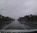 "Совсем обнаглели": электросамокатчики мчали навстречу автомобилистам по дороге в Южно-Сахалинске