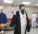 Труд пекарей и кондитеров "Фабрики вкуса" благословил протоиерей Виктор Горбач