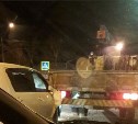 Легковой автомобиль врезался в грузовик в Корсакове