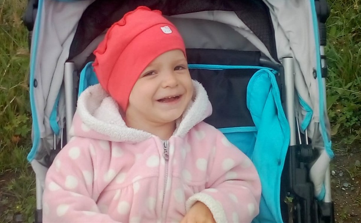 Сахалинцы могут помочь трехлетней девочке научиться сидеть