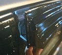 Поиск очевидцев: Honda Fit зацепил вещи пешехода в Южно-Сахалинске