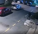 "Вывел домофон из строя": велосипедный вор попал на камеру во время кражи в Южно-Сахалинске 