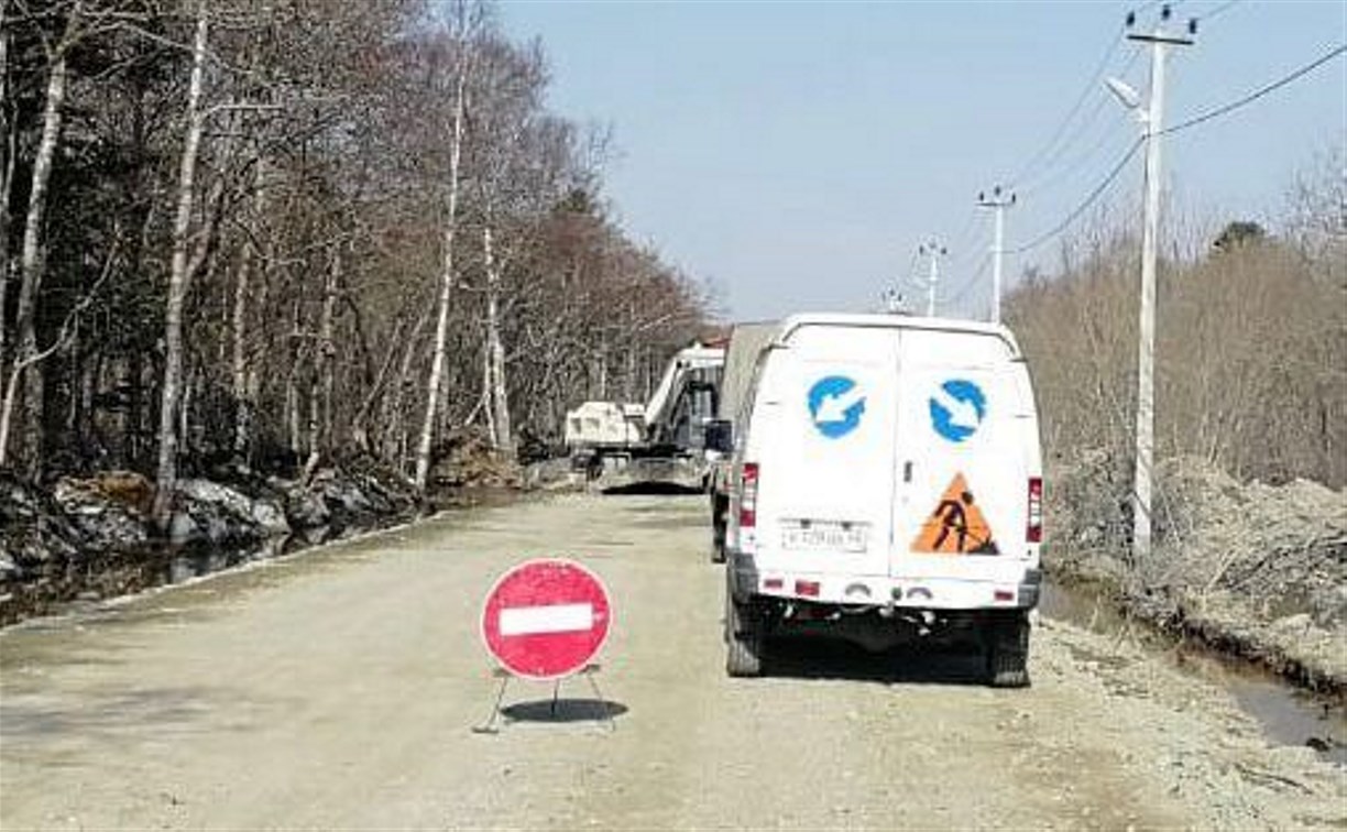 Участок грунтовой дороги в районе СНТ "Мечта" и "Колхида" закрыли для движения в Южно-Сахалинске