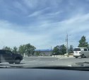 Водители Южно-Сахалинска психуют и сигналят друг другу на выезде с кольца Пуркаева