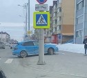 В Южно-Сахалинске в результате ДТП Subaru Impreza выбросило на тротуар