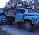 Два человека пострадали при столкновении грузовиков в Невельске