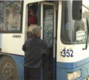 В Южно-Сахалинске в Родительский день автобусы до кладбища были забиты под завязку (ВИДЕО)