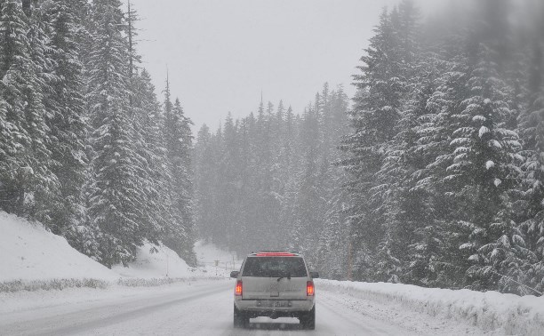 Два участка дорог открыли на Сахалине после метели