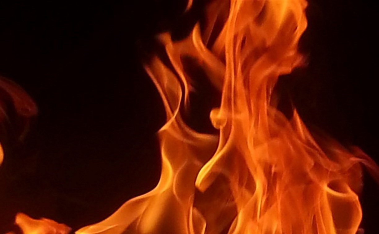 Хозпостройка на 80 "квадратах" полыхала в селе Онор