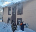 Пожар на втором этаже бывшего РГТЭУ потушили в Южно-Сахалинске