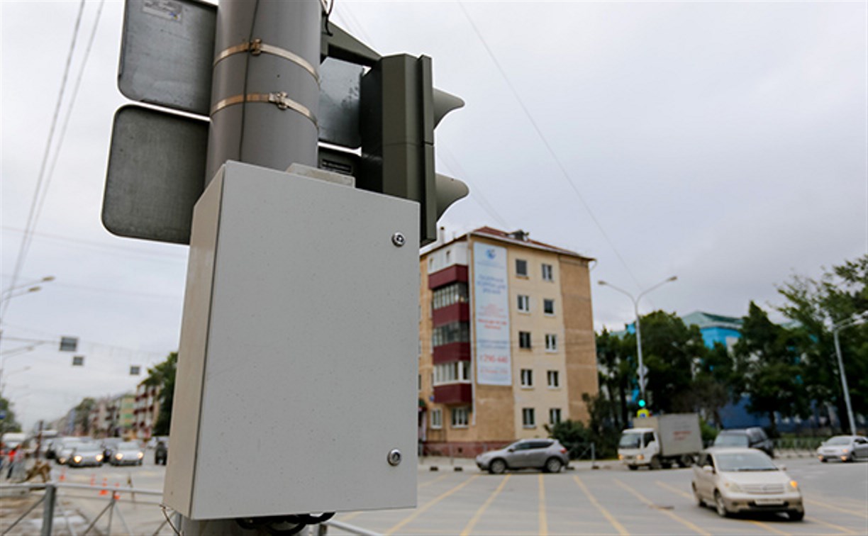 Умные светофоры в Южно-Сахалинске сами оценят движение транспорта