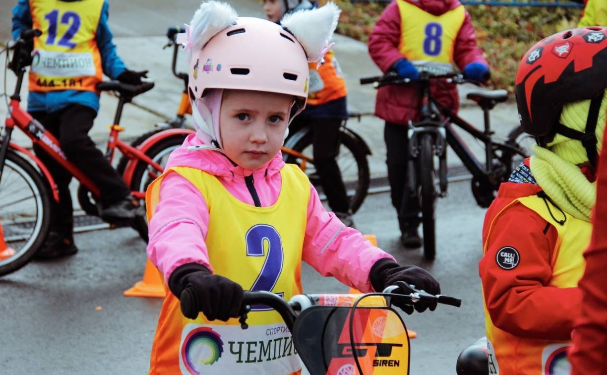 Скейтборд, велосипед и ролики: юных сахалинцев от трёх лет зовут на летние занятия