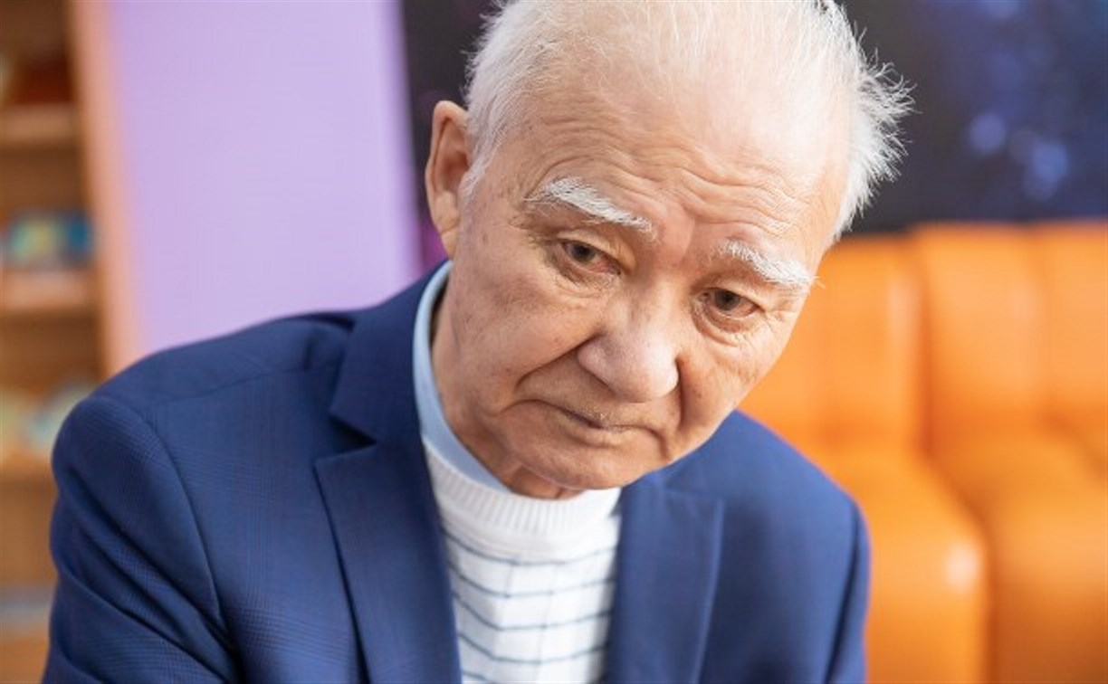 Нивхский писатель и публицист Владимир Санги получил премию Юрия Трутнева