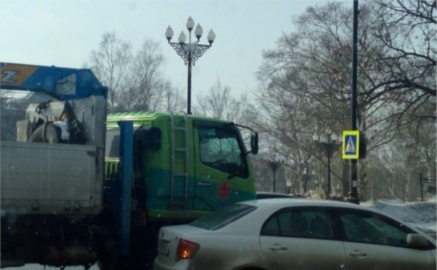 ДТП на перекрестке пр. Мира и ул. Буюклы в Южно-Сахалинске ДТП на перекрестке пр. Мира и ул. Буюклы в Южно-Сахалинске