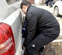 Экологические активисты сдвинули несколько машин с газонов Южно-Сахалинска