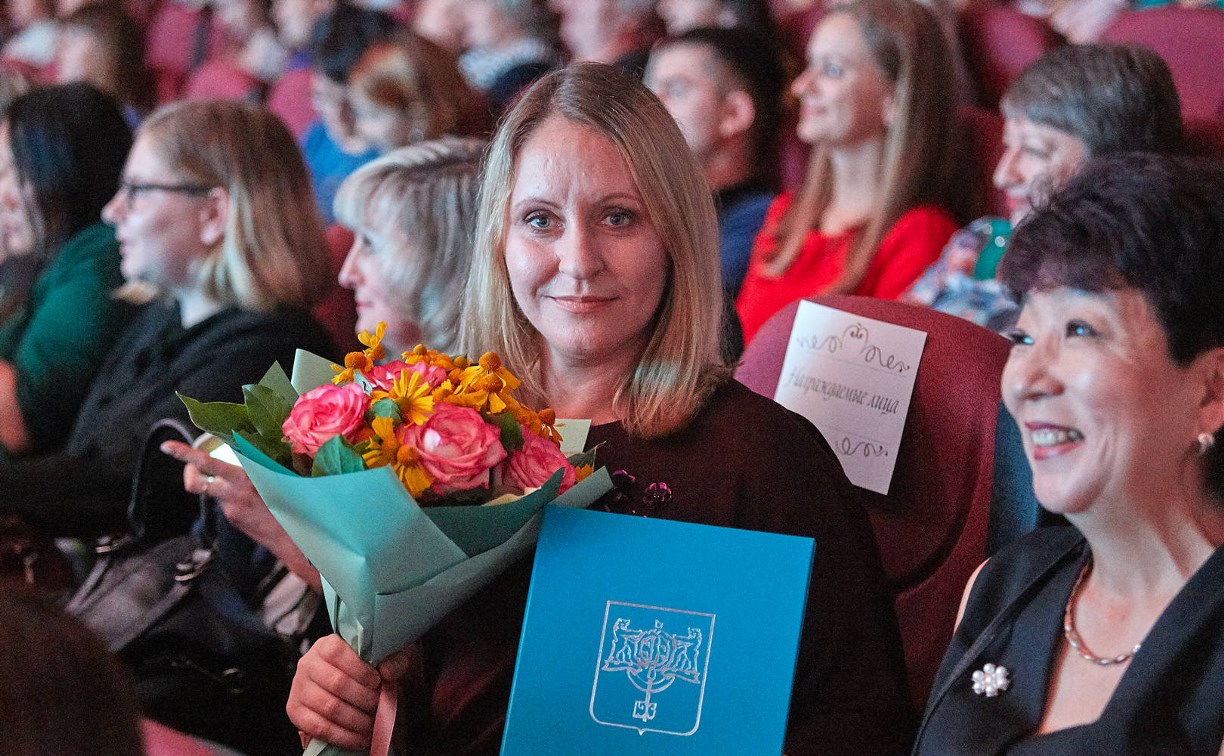Воспитателей Южно-Сахалинска поздравили с профессиональным праздником