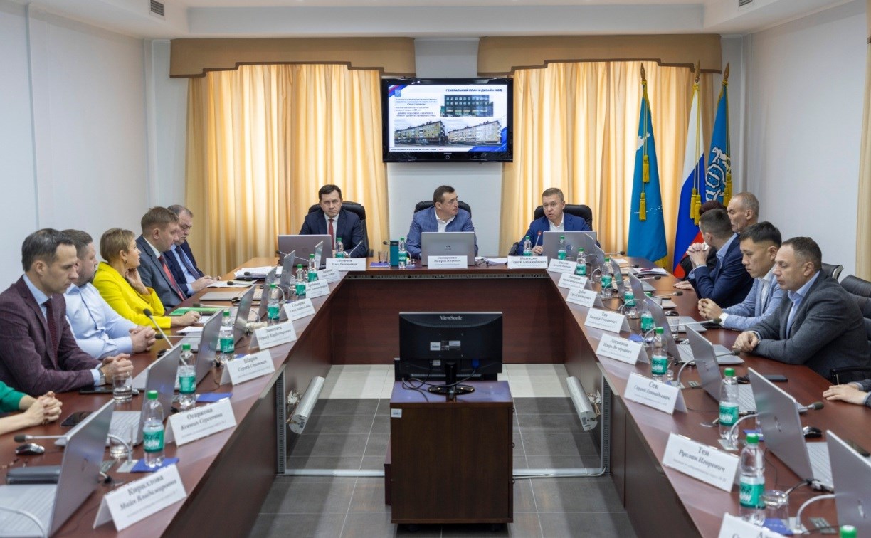 Губернатор Валерий Лимаренко провёл встречу с депутатами Городской думы Южно-Сахалинска