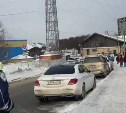 Четыре авто, припаркованные возле СТК "Горный воздух" в Южно-Сахалинске, отправились на штрафстоянку