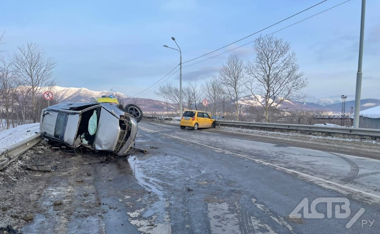 Очевидцев аварии с двумя пострадавшими ищет сахалинская полиция