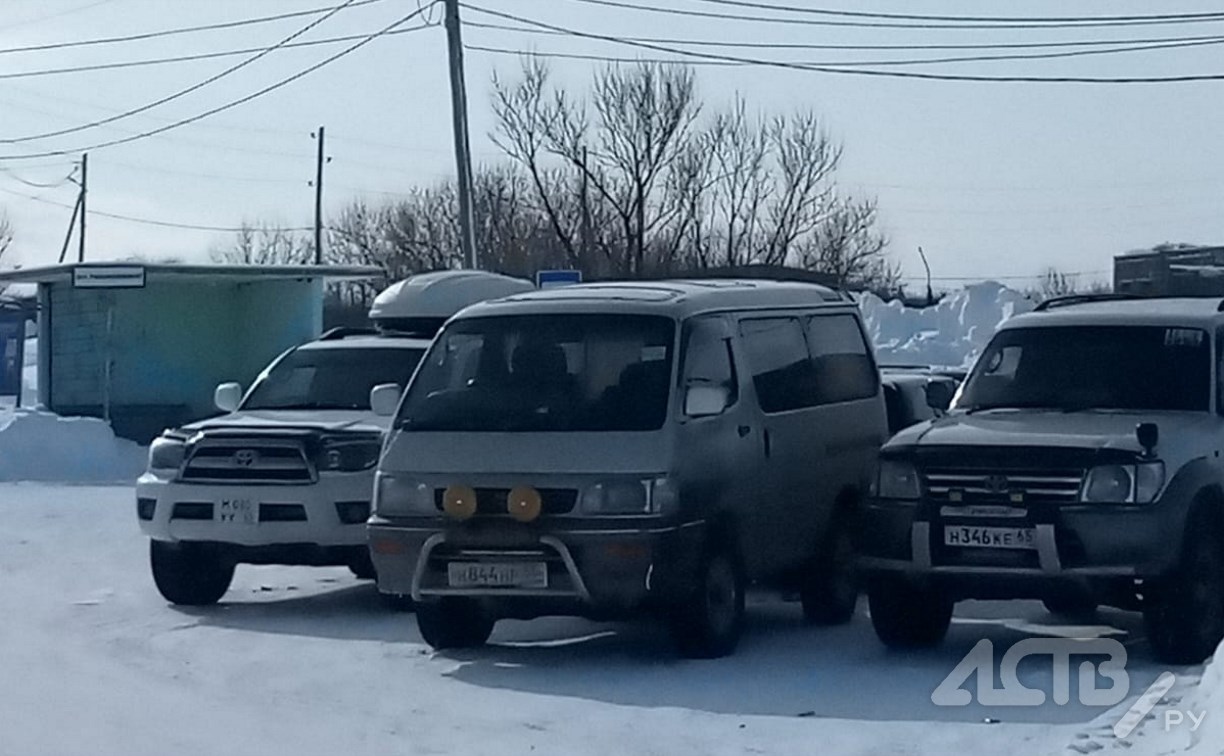 Школьный автобус перестал забирать детей в Стародубском из-за рыбаков