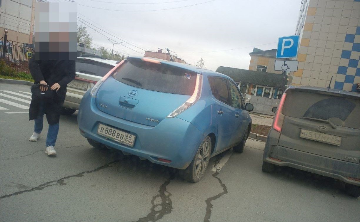 "Чемпиона по нарушению ПДД" в Южно-Сахалинске на голубом Nissan Leaf вновь оштрафовали