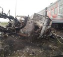 На Сахалине поезд столкнулся с грузовиком: двое погибли