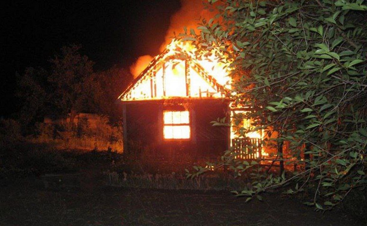Дачный дом сгорел в СНТ Южно-Сахалинска