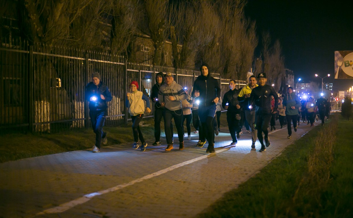 «Бегущие огни» вышли на улицы вечернего Южно-Сахалинска