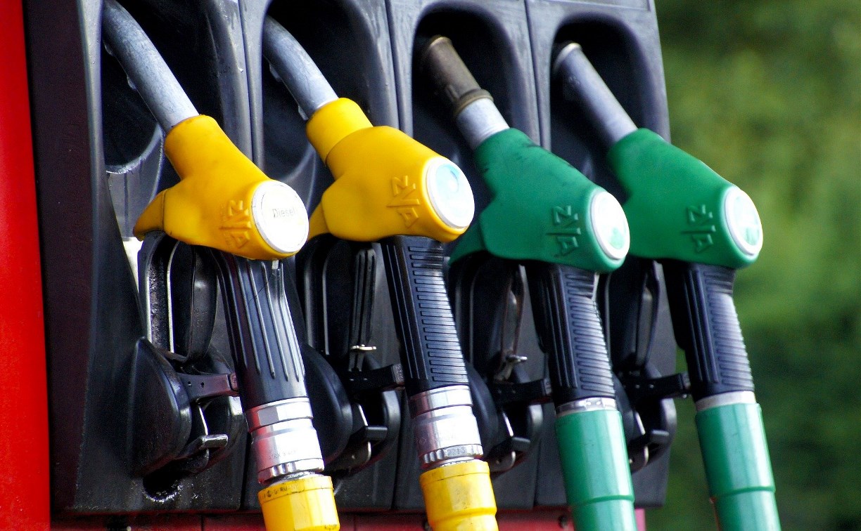 Помимо "Роснефти" цены на топливо подняли еще четыре АЗС в Южно-Сахалинске