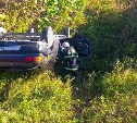 Водитель чудом уцелел: автомобиль улетел с дороги и перевернулся на крышу в Долинском районе