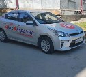 Врезался в учебный автомобиль и уехал: в Южно-Сахалинске ищут свидетелей ДТП