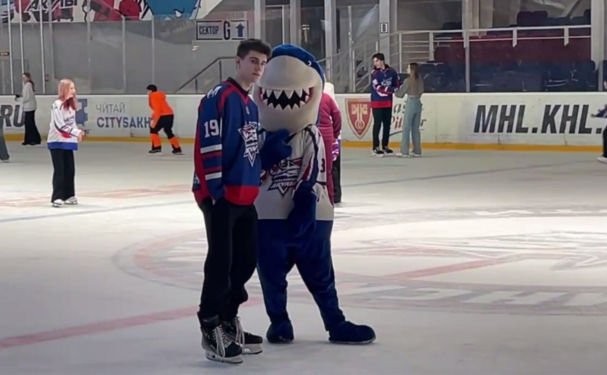 "Сахалинские Акулы" собрали 99530 рублей для бойцов СВО