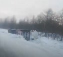 Бензовоз опрокинулся в кювет на трассе Южно-Сахалинск-Оха 
