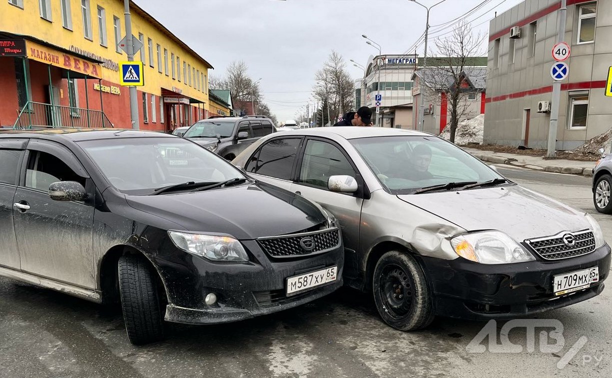 Очевидцев аварии на улице Железнодорожной ищут в Южно-Сахалинске