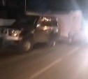 Внедорожник с прицепом и Toyota Aqua столкнулись в Ново-Александровске - собирается пробка