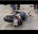 Сезон трагедий открыл мотоциклист без прав в Южно-Сахалинске (ВИДЕО)