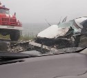 КамАЗ снес переднюю часть Toyota Corolla на трассе Южно-Сахалинск – Оха