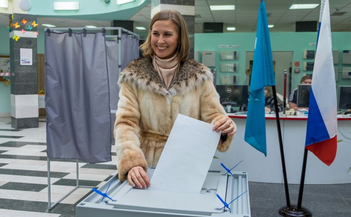 Олимпийская чемпионка по синхронному плаванию Алла Шишкина проголосовала в Южно-Сахалинске