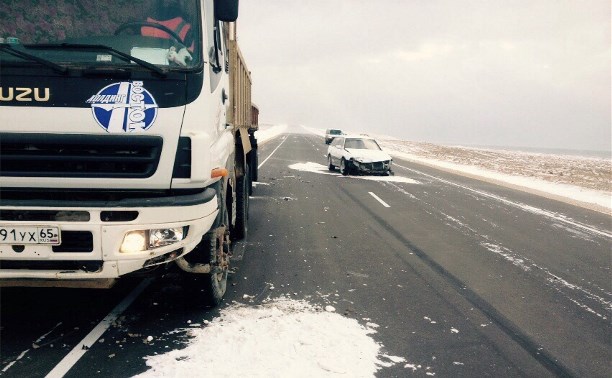 Subaru врезался в груженый самосвал на дороге Ильинское - Шахтерск