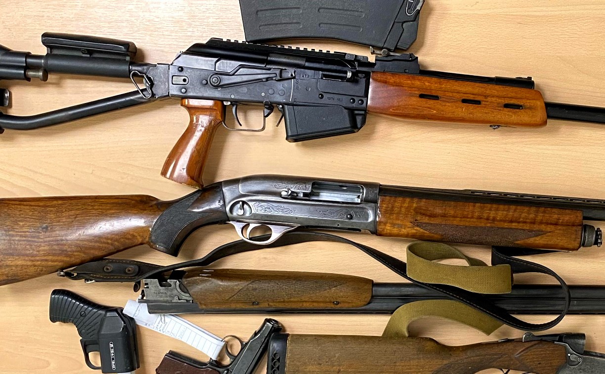 Мошенник в Южно-Сахалинске лишился двух ружей и карабина с нарезным стволом