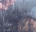 Пожар в СНТ "Медик" тушат огнеборцы Южно-Сахалинска