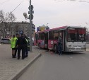 Рейсовый автобус сбил пенсионерку в Южно-Сахалинске 