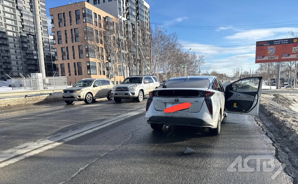 Южносахалинец разыскивает владельца "Сурфа", скрывшегося с места ДТП на проспекте Мира