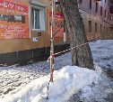 Мастера сахалинской «управляйки» будут судить за упавшую на голову женщине ледяную глыбу