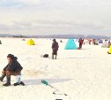 Только один участок прибрежного льда сахалинские специалисты назвали безопасным для рыбалки 
