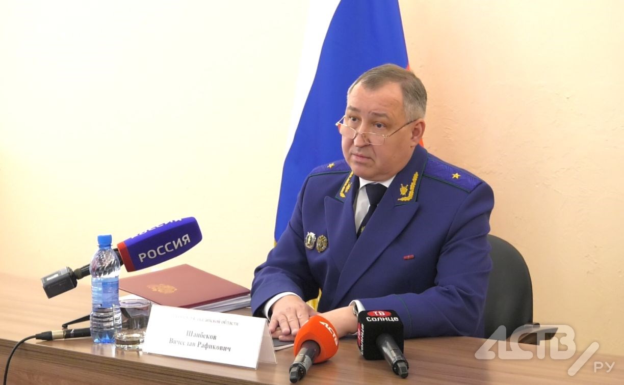 С экс-главы сахалинского села взыщут порядка 42 миллионов рублей