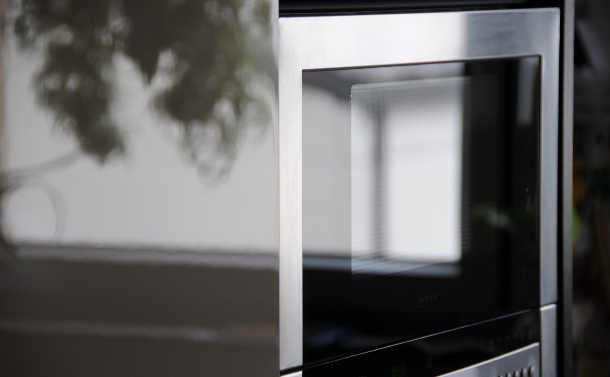 Сомнительная работа привела 18-летнюю сахалинку в полицию