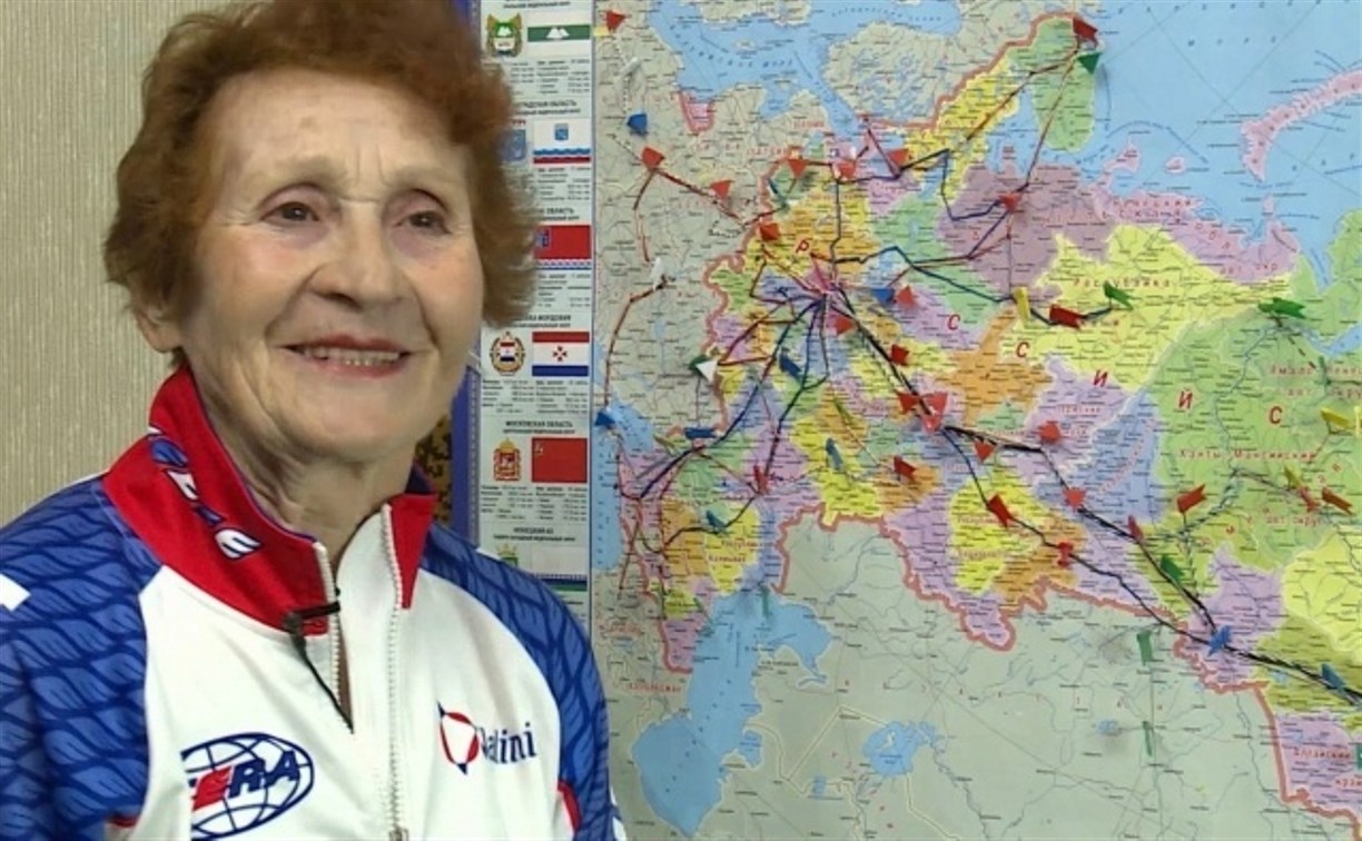 Знаменитая 85-летняя велопутешественница из Твери не смогла доехать до Сахалина из-за агрессивных водителей грузовиков
