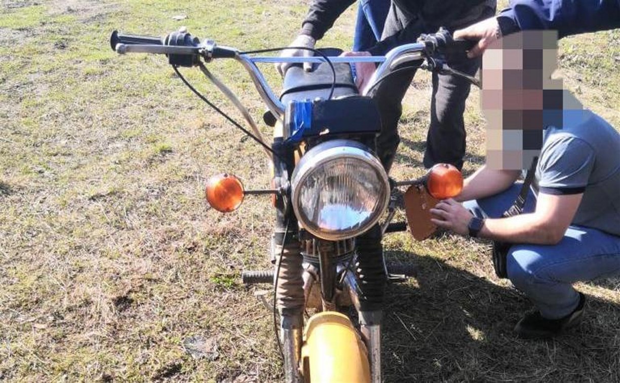 Трое сахалинских подростков украли мотоцикл из гаража пенсионера