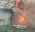 Большой частный дом сгорел в Тымовском: его тушили 12 человек
